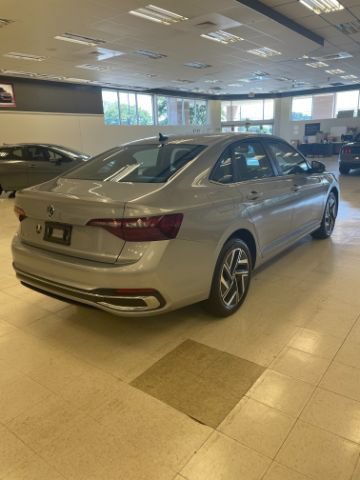 Used 2023 Volkswagen Jetta SEL FWD image 4