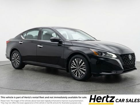 Used 2025 Nissan Altima 2.5 SV image 1