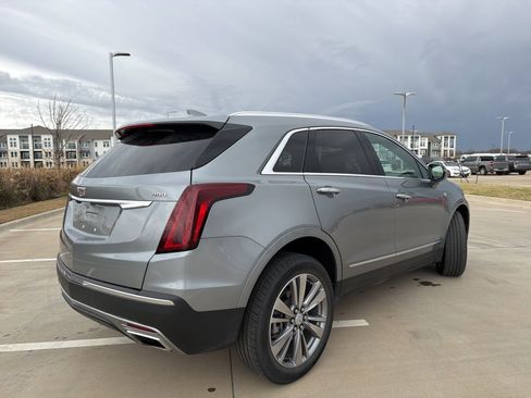 Certified 2025 Cadillac XT5 Premium Luxury image 3