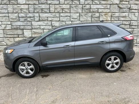 Used 2023 Ford Edge SE image 3