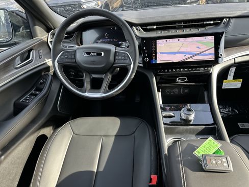 New 2026 Jeep Grand Cherokee Limited AWD/4WD image 32