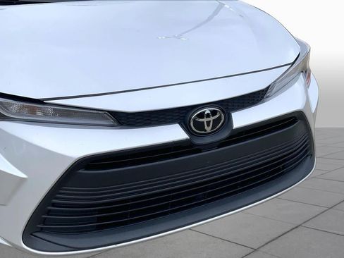 Used 2024 Toyota Corolla LE FWD image 31