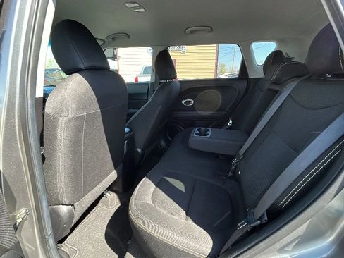 Used 2016 Kia Soul + image 8