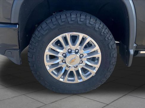 Used 2022 Chevrolet Silverado 2500 High Country w/ Z71 Off-Road Package AWD/4WD image 11