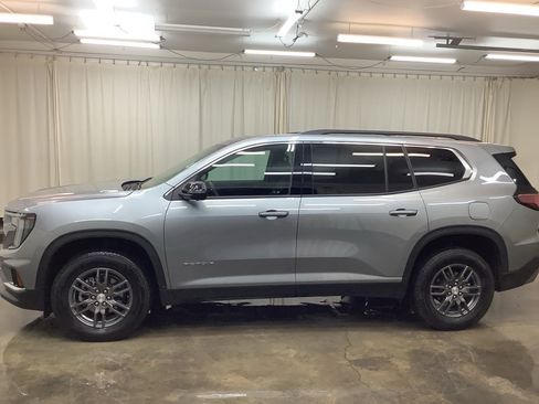Used 2025 GMC Acadia Elevation image 10
