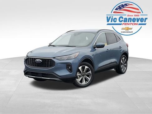 Used 2025 Ford Escape Platinum image 1