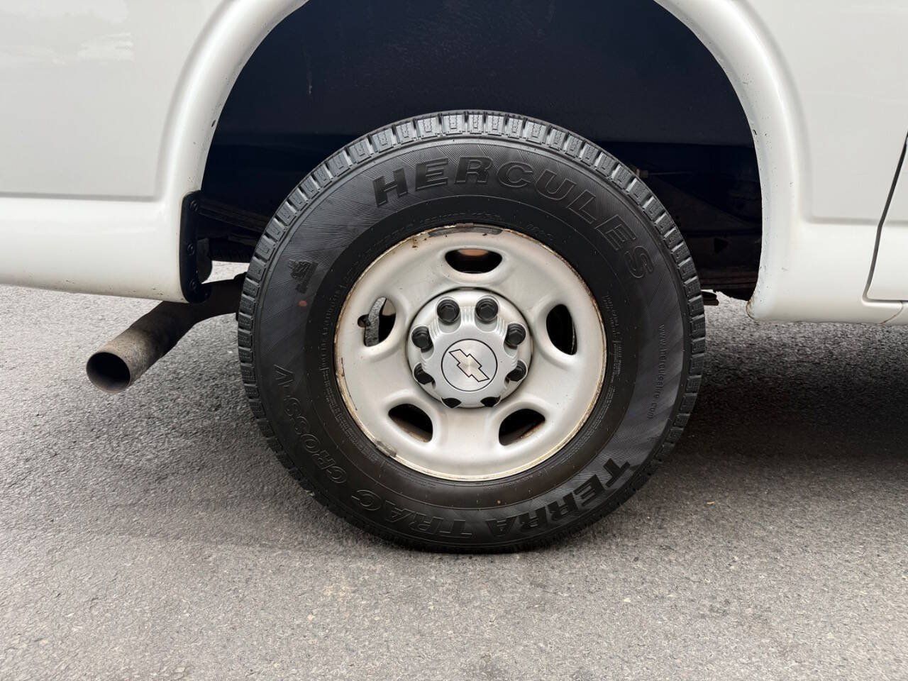 Used 2018 Chevrolet Express 2500 RWD image 29