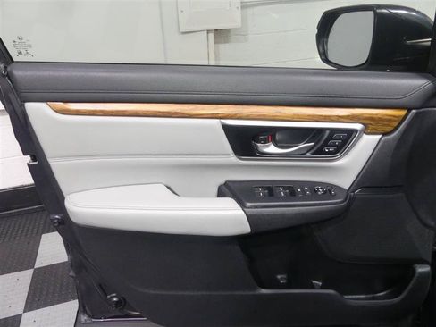 Used 2018 Honda CR-V Touring image 17