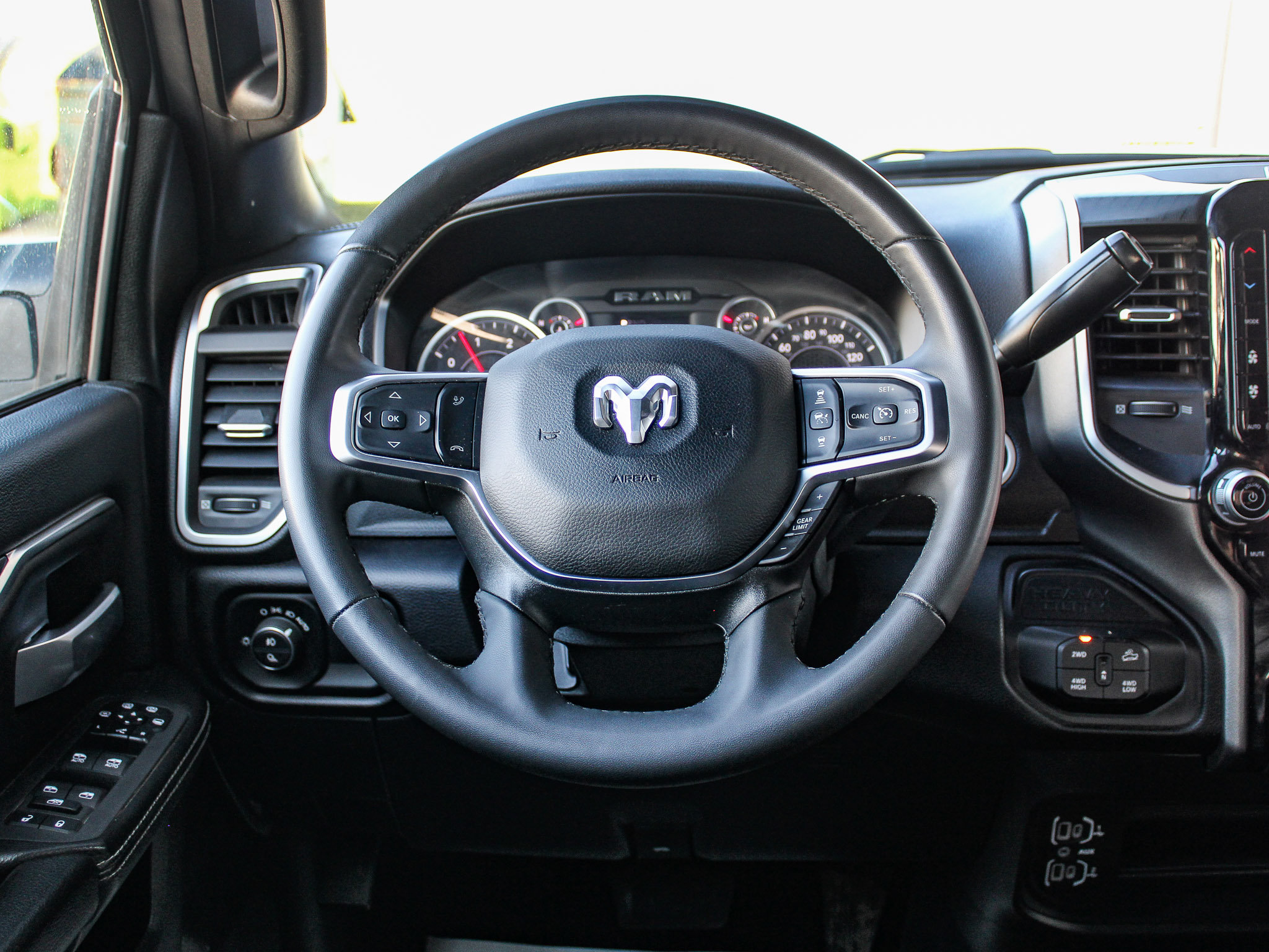 Used 2025 RAM 2500 Big Horn AWD/4WD image 29