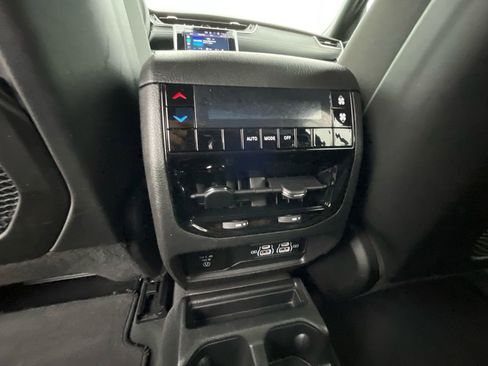 Used 2023 Jeep Grand Cherokee L Laredo image 24