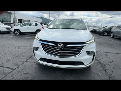 Used 2024 Buick Enclave Essence w/ Technology Package FWD image 3