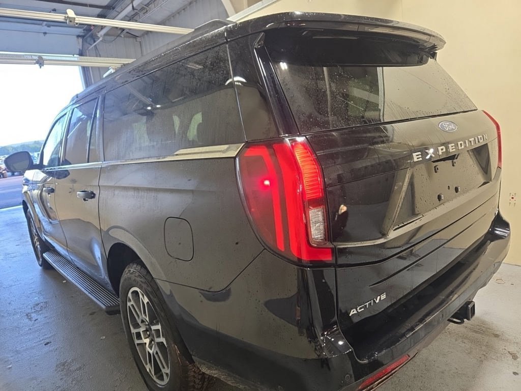 Used 2025 Ford Expedition Max Active AWD/4WD image 14