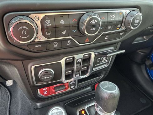 Used 2020 Jeep Gladiator Rubicon AWD/4WD image 24