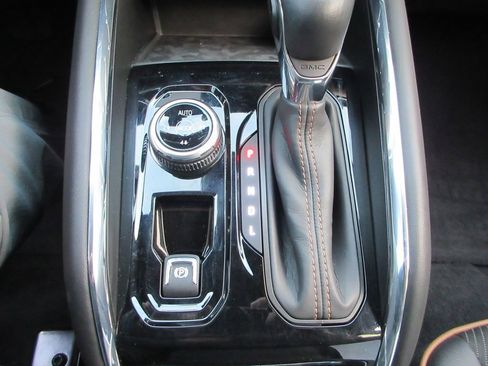 Used 2024 GMC Canyon AT4 w/ Technology Package image 33