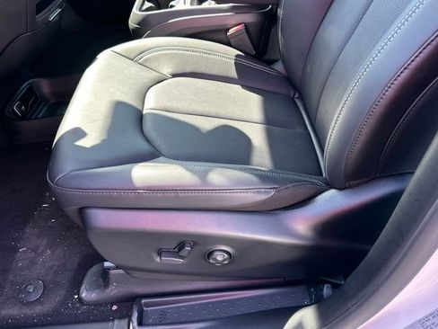 New 2027 Chrysler Pacifica Select AWD/4WD image 10