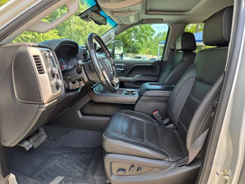 Used 2019 GMC Sierra 2500 Denali w/ Duramax Plus Package AWD/4WD image 9