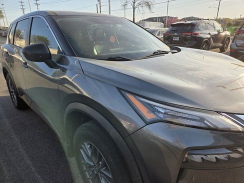 Used 2021 Nissan Rogue S image 9