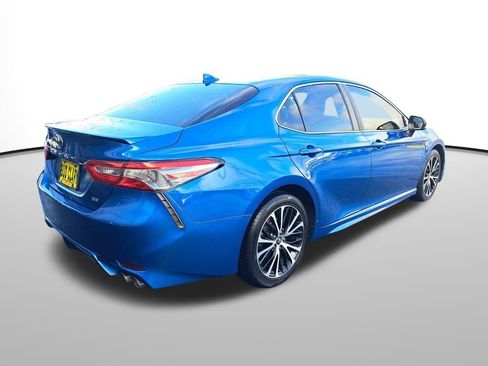 Used 2019 Toyota Camry L image 6