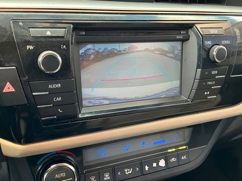 Used 2014 Toyota Corolla LE image 32