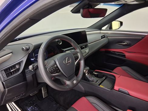 Used 2023 Lexus ES 300h F Sport image 2