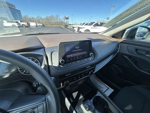 Used 2023 Nissan Rogue S image 12