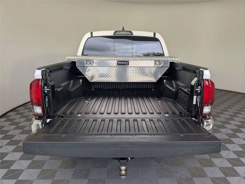 Used 2019 Toyota Tacoma SR5 RWD image 9