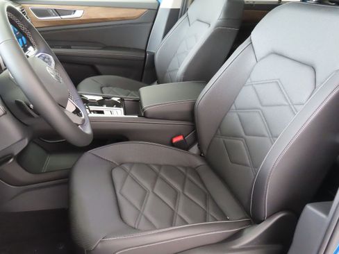 New 2025 Volkswagen Atlas SE image 12