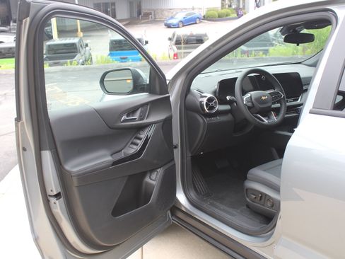 New 2027 Chevrolet Equinox LT w/ Convenience Package II AWD/4WD image 8