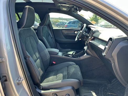 Certified 2023 Volvo XC40 Recharge Plus image 10