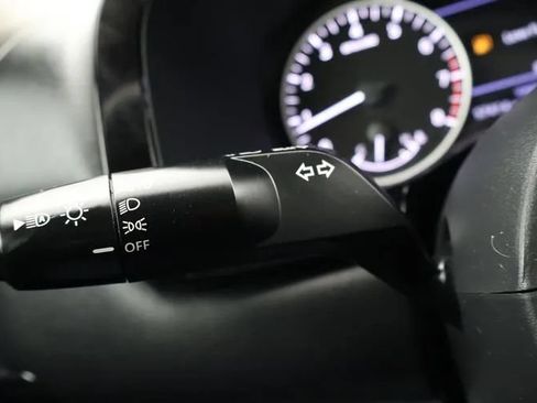 Used 2024 Nissan Pathfinder SV FWD image 25