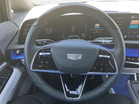 Used 2025 Cadillac Optiq Luxury 2 AWD/4WD image 11