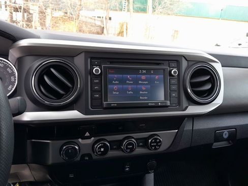 Used 2016 Toyota Tacoma SR5 w/ SR5 Appearance Package (SN) image 23