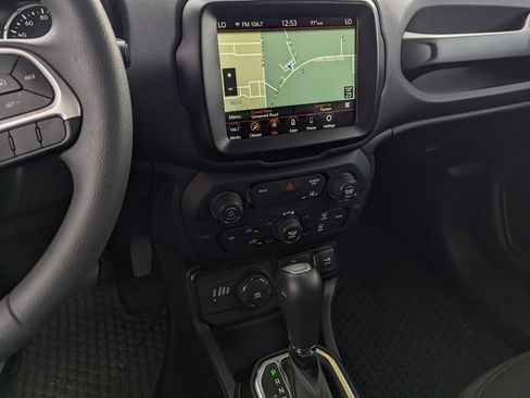 Used 2023 Jeep Renegade Latitude image 10