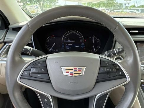 Used 2018 Cadillac XT5 Premium Luxury FWD image 25