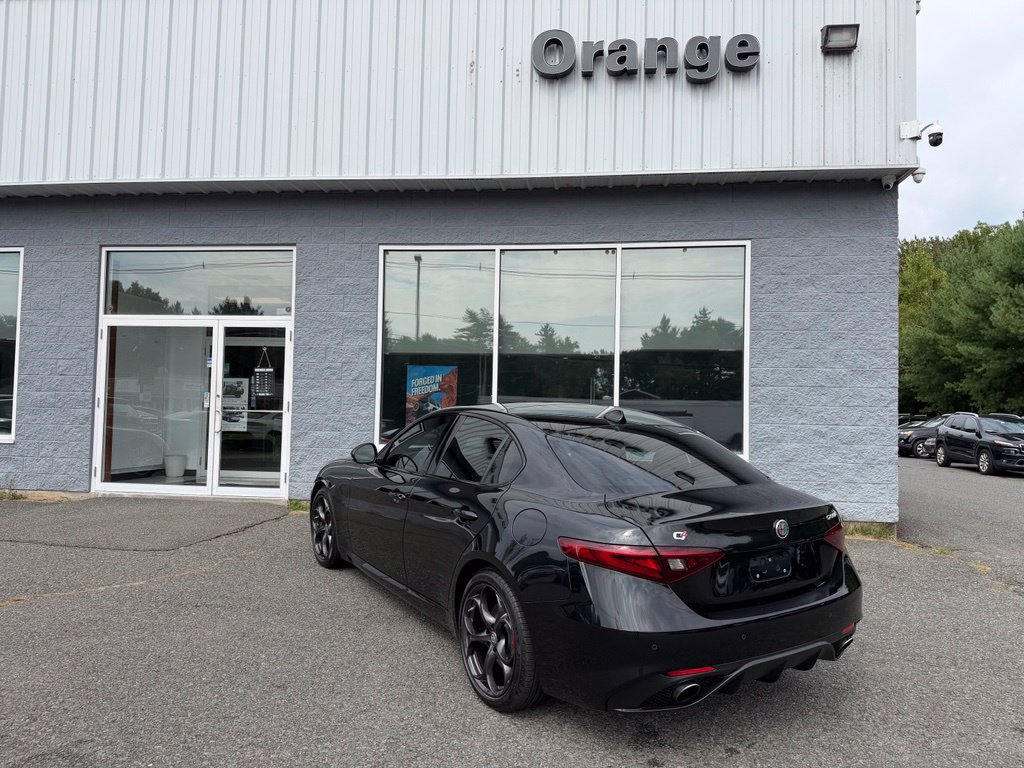 Used 2018 Alfa Romeo Giulia Ti Sport w/ Quick Order Package 22S Sport AWD/4WD image 3