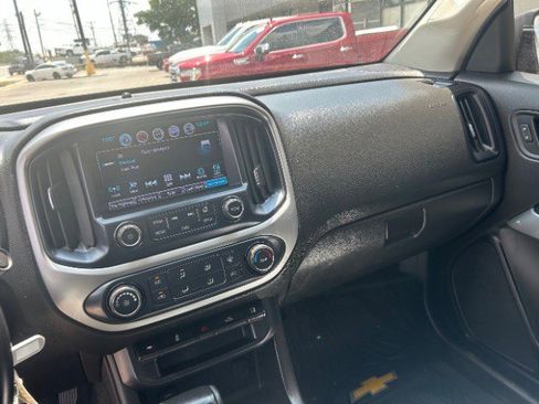 Used 2018 Chevrolet Colorado LT w/ Safety Package image 19