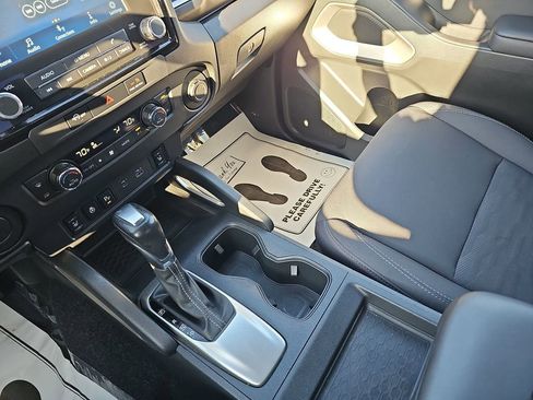 Used 2024 Nissan Frontier SV w/ SV Convenience Package image 27