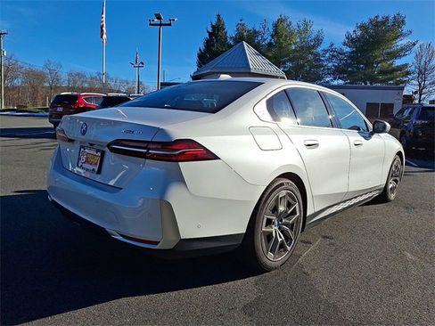 Used 2025 BMW i5 xDrive40 w/ Premium Package image 12