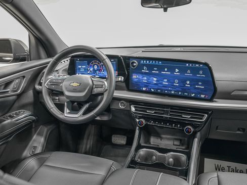 Used 2025 Chevrolet Traverse LT w/ Sun and Wheel Package image 32