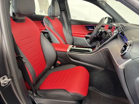 Used 2024 Mercedes-Benz GLC 43 AMG 4MATIC image 30