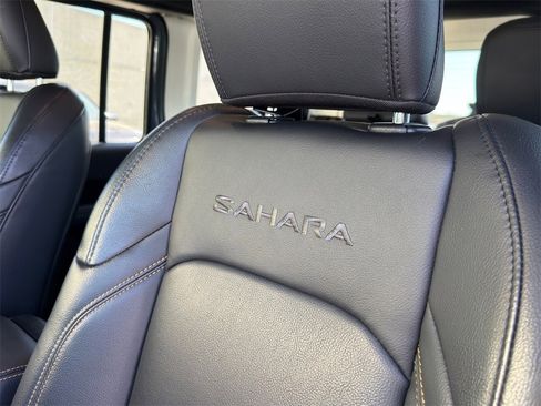 Used 2024 Jeep Wrangler Unlimited Sahara image 17