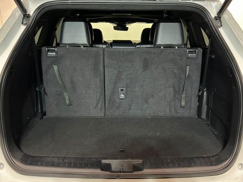 Used 2023 Toyota Highlander XSE FWD image 24