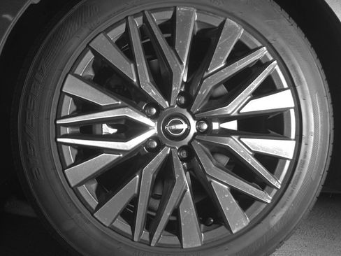 Used 2025 Nissan Altima 2.5 SV FWD image 12