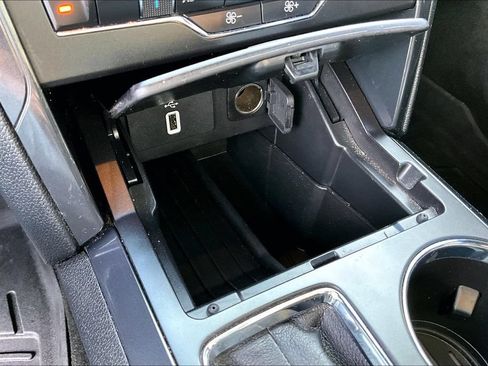 Used 2018 Ford Explorer XLT w/ Equipment Group 202A AWD/4WD image 22