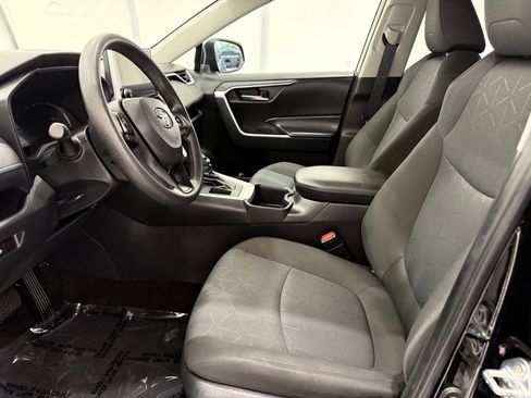 Used 2025 Toyota RAV4 XLE FWD image 11