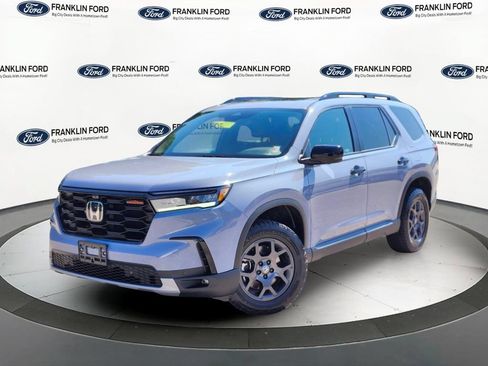 Used 2025 Honda Pilot TrailSport image 1