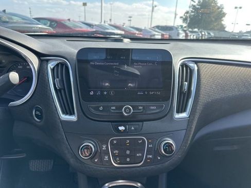 Used 2020 Chevrolet Malibu LT image 9