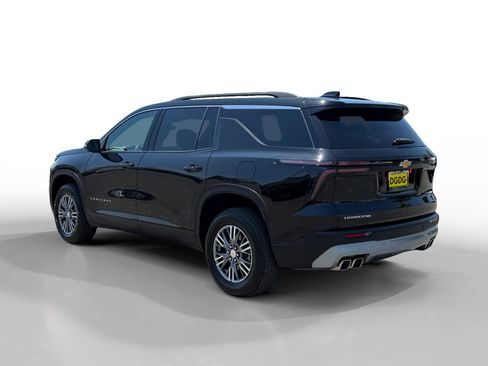 Used 2025 Chevrolet Traverse LT FWD image 3