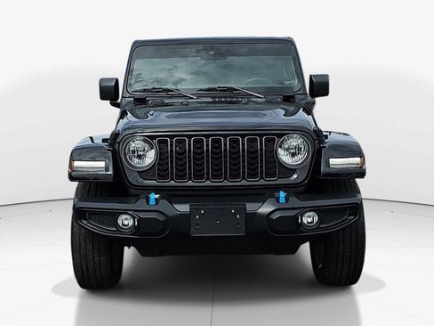 Used 2024 Jeep Wrangler Unlimited w/ Convenience Group AWD/4WD image 9