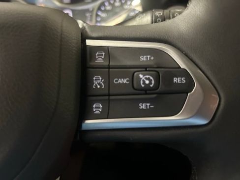 Used 2025 Jeep Compass Limited AWD/4WD image 18